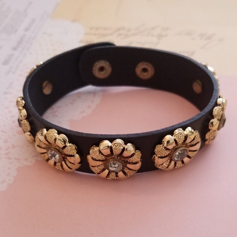 *5/35* New Faux Leathe rMetal Flower Crystal Bracelet